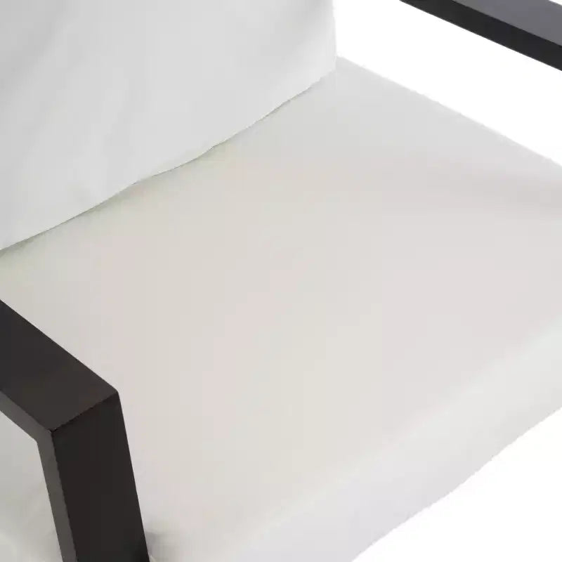 Fauteuil moderne du milieu du siècle en métal et bois d’hévéa, revêtement en velours
