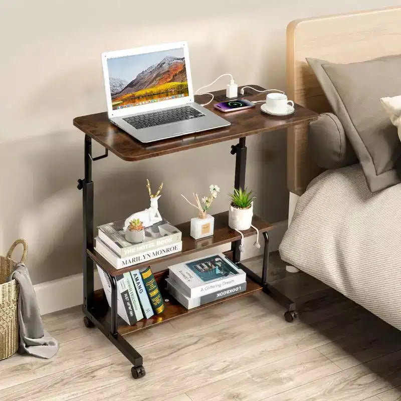 Bureau informatique roulant et réglable en hauteur en bois PB et acier, table d’appoint pour ordinateur portable, table de bout avec station de recharge, 2 ports USB et prises - marron