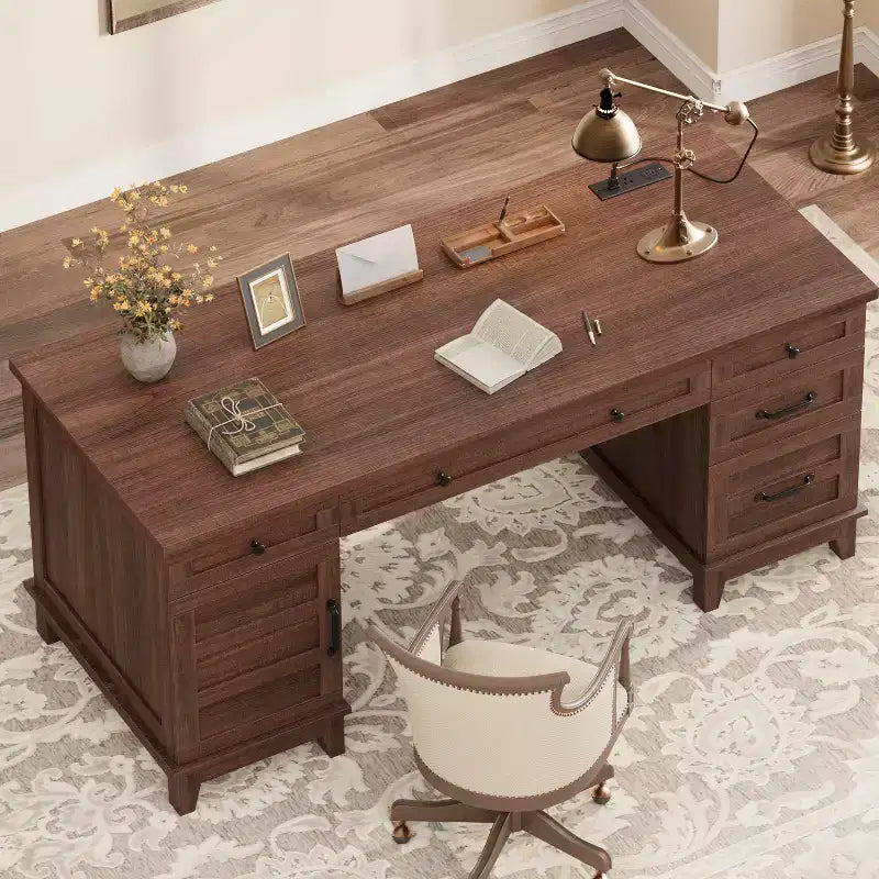 Chefschreibtisch mit Schubladen, Schreibtisch im Landhausstil fürs Homeoffice mit Ladestation, 60-Zoll-Schreibtisch aus Holz zum Schreiben und für den Computer, mit Aktenschrank-Stauraum