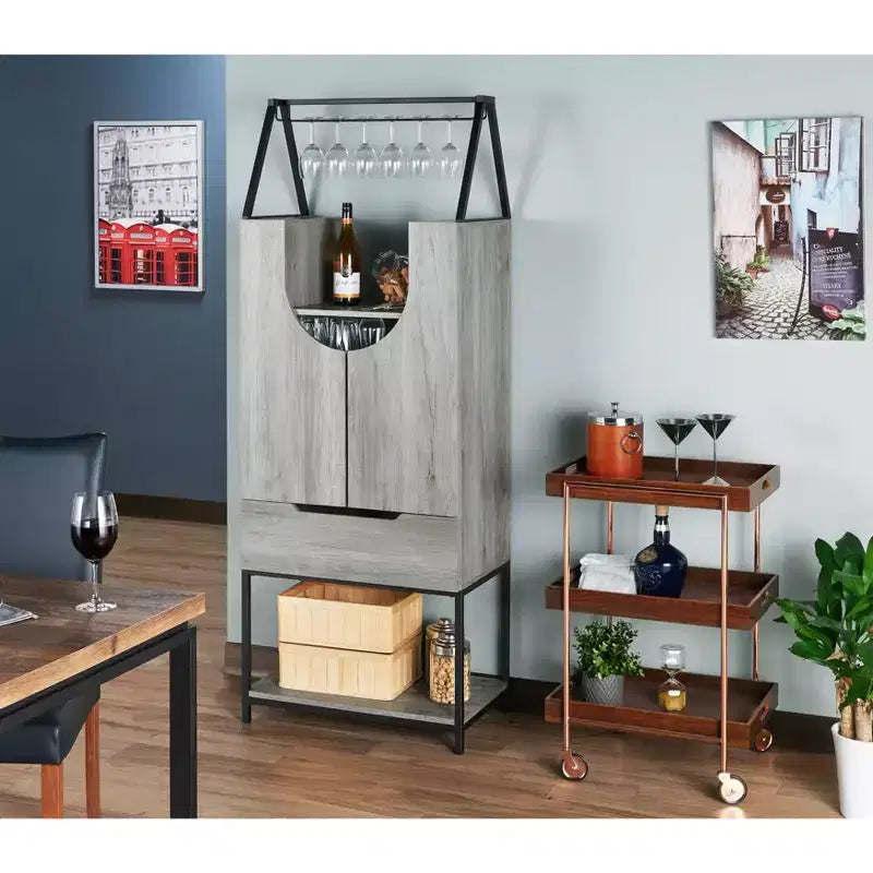 Multifunktionaler Weinschrank in Vintage-Grau