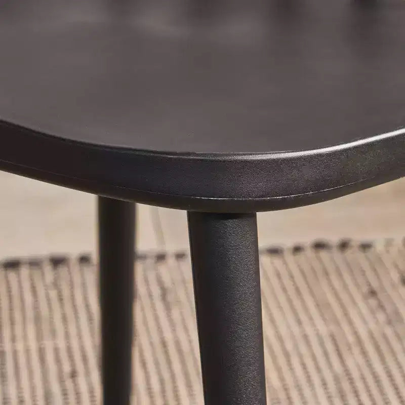 Set aus 2 Esszimmerstühlen im Landhausstil mit Spindellehne