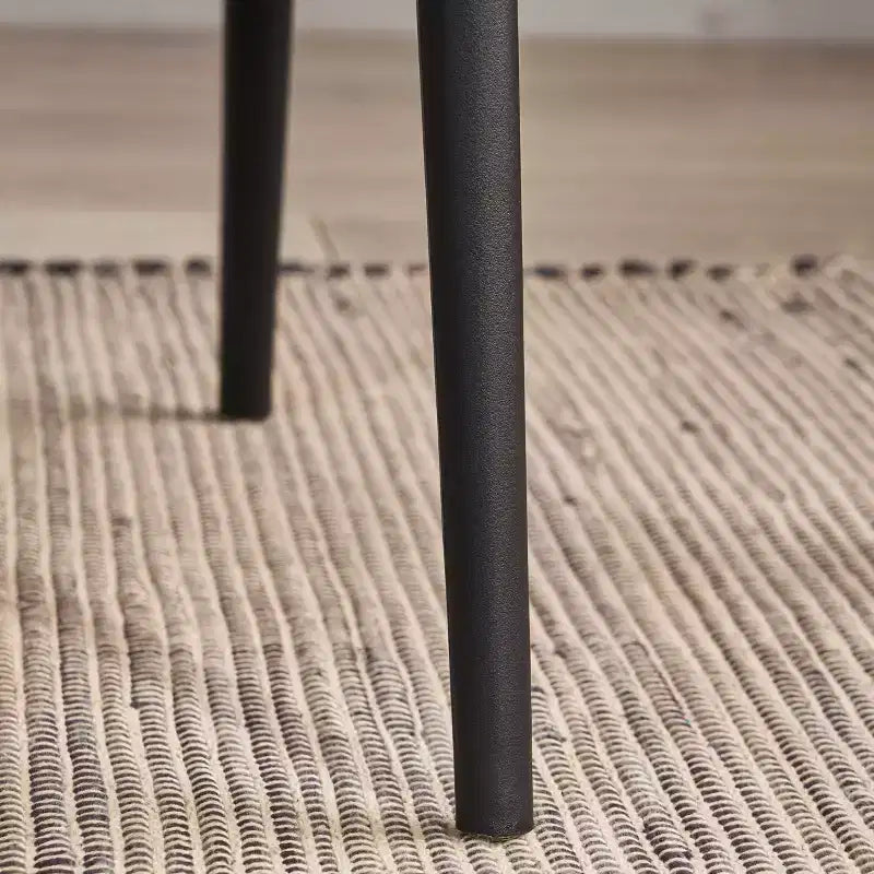 Set aus 2 Esszimmerstühlen im Landhausstil mit Spindellehne
