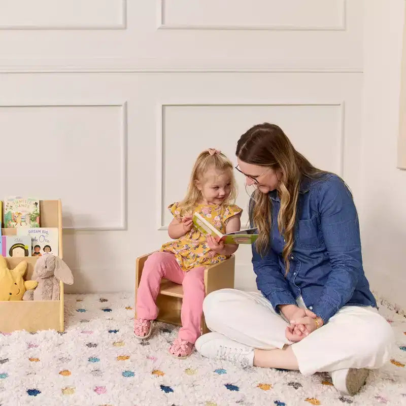 Silla cúbica multiusos de madera curvada para niños pequeños