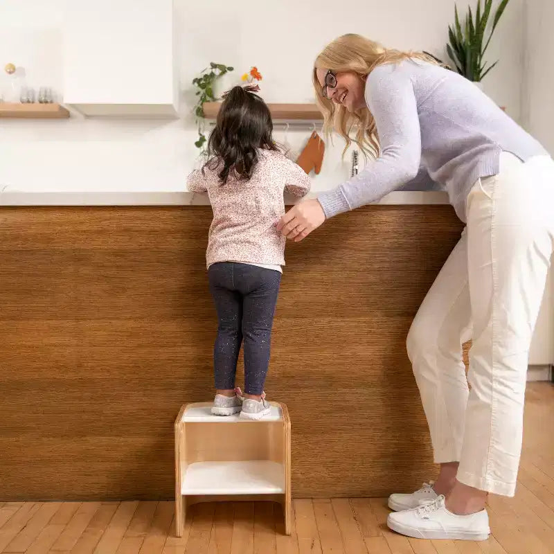 Silla cúbica multiusos de madera curvada para niños pequeños